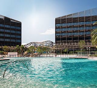 Nestled at the southern coast of Hong Kong Island, the Hong Kong Ocean Park Marriott Hotel will be an ideal place to stay for your next vacation in this vibrant city. Enjoy a fun filled day with your family and friends as you share the Ocean Park journey.